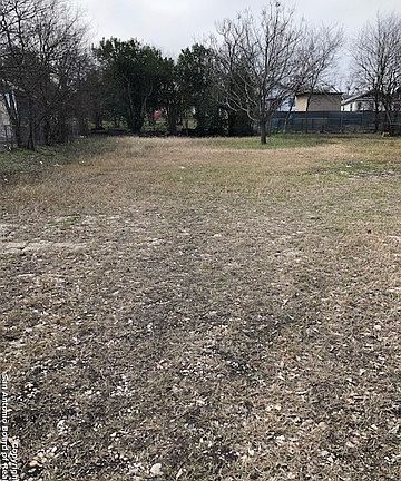 3rd image of 2618 E Commerce St