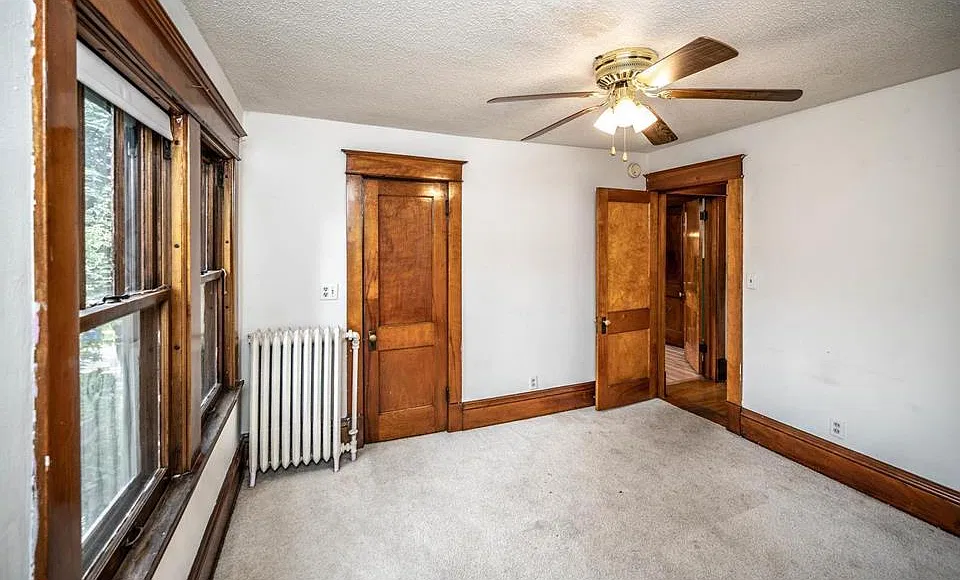 216 Cretin Ave N #3