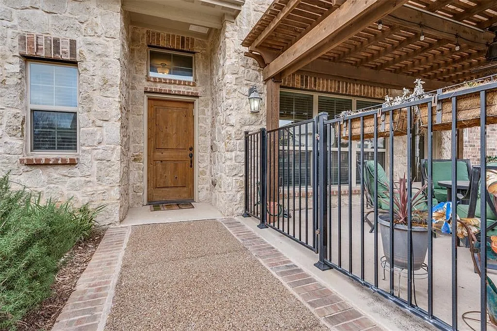 3 bed, 3.0 bath, 2094 sqft, $3,100 — Photo 3