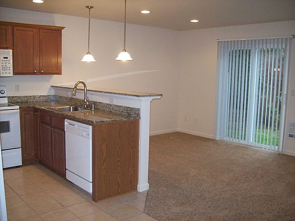 3rd image of 5743 Fallbrook Ln APT 101