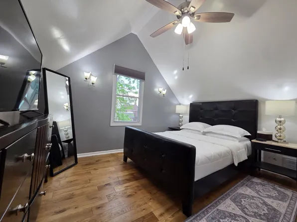 2015 Davidson Pl, Whiting, IN 46394