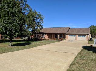 1916 Lone Oak Rd, Paris, TN 38242