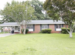 414 Woodhaven Dr, Jacksonville, NC 28540