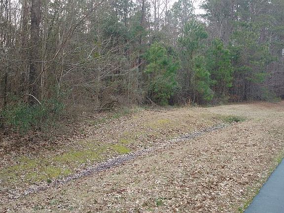 3rd image of 209 Pine Point Rd