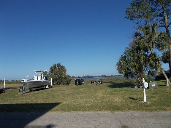3rd image of Harbour Point Dr