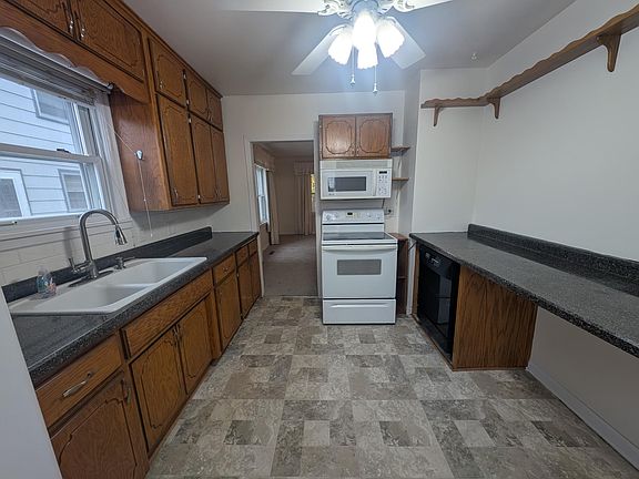 5th image of 5027 6th St NE