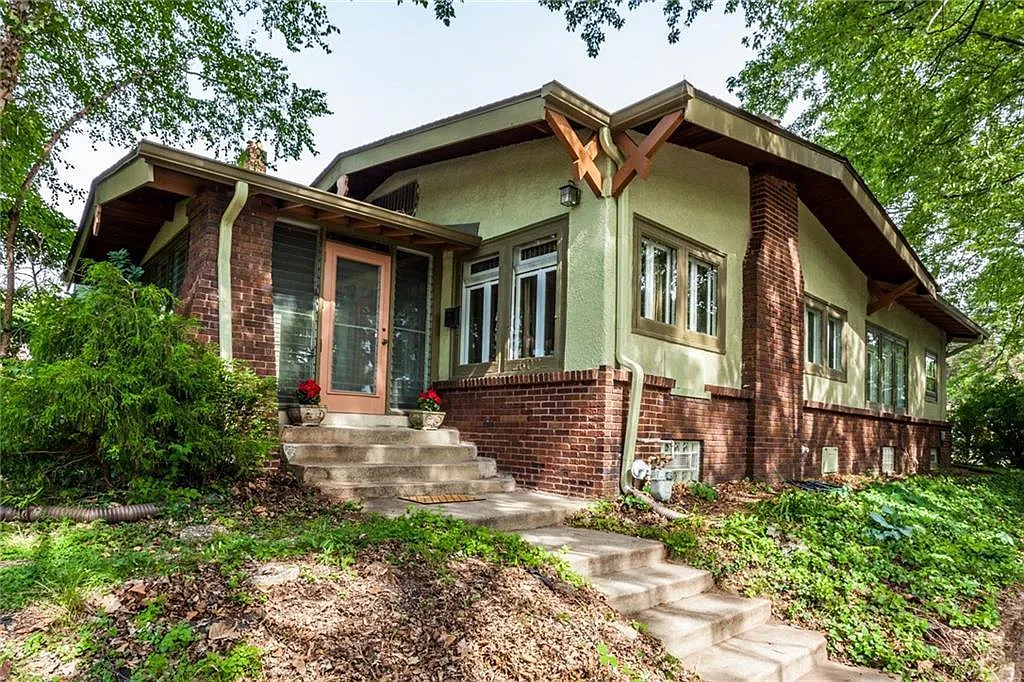 4 bed, 2282 sqft, $2,600 — Photo 1