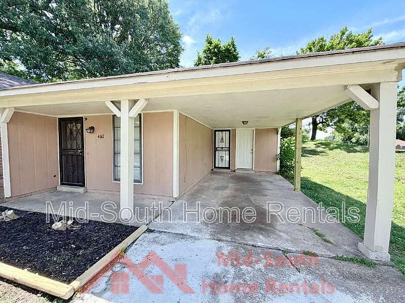 3 bed, 1.5 bath, 1115 sqft, $1,095 — Photo 3