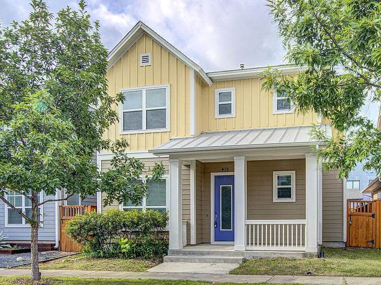 2409 Moreno St — Photo 2