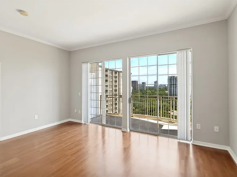 3225 Turtle Creek Blvd #1211 — Photo 2