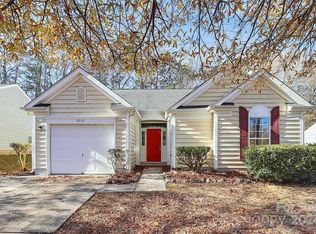 8604 Warwick Crest Ln, Charlotte, NC 28215