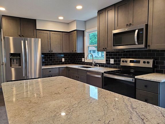 2nd image of 2701 Wyandot Dr