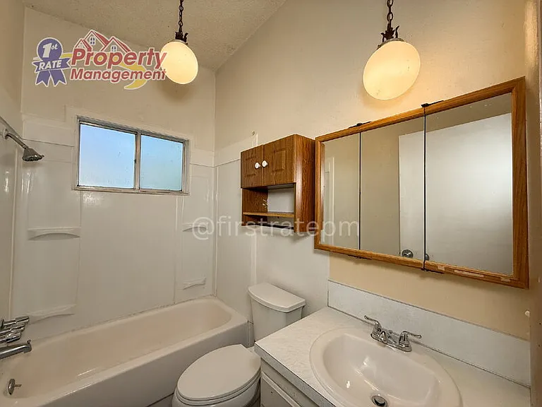 210 S Homedale Ave — Photo 22