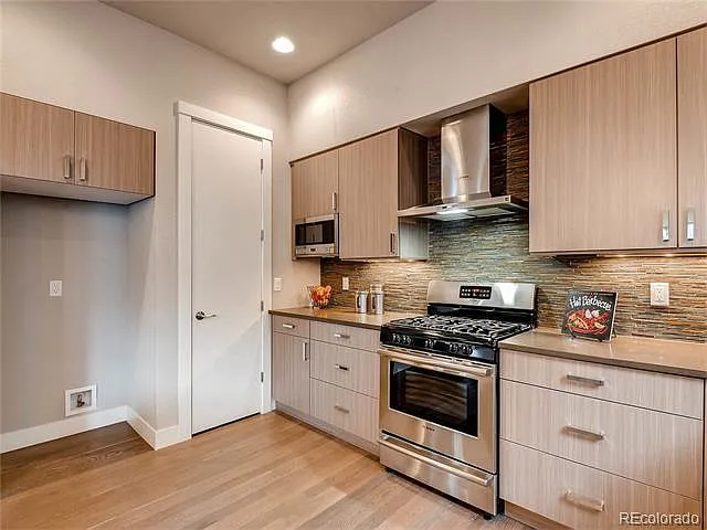 167 W 10th Ave — Photo 11