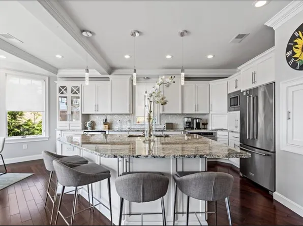 165 Hummocks Ave, Portsmouth, RI 02871