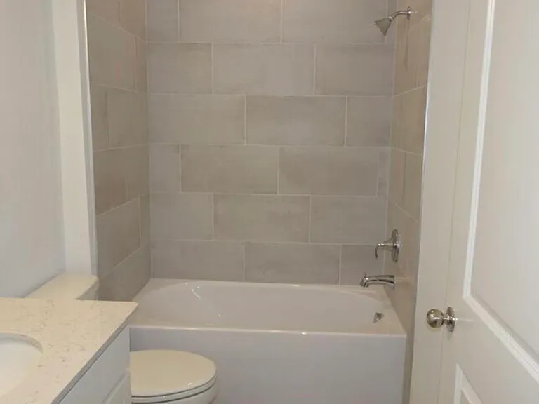 3888 NE 33rd Ter — Photo 13