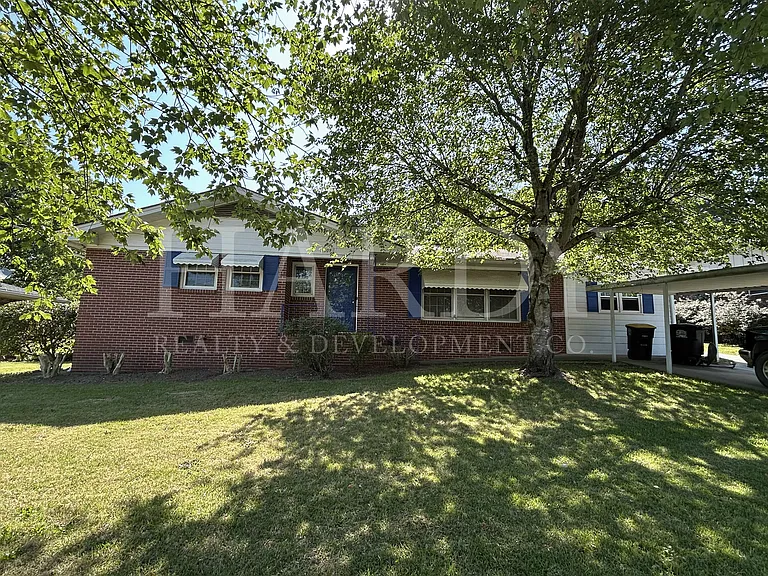 2703 Lakeridge Cir NW — Photo 1