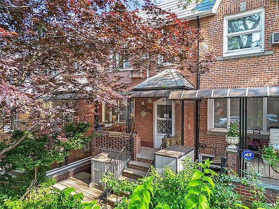 2nd image of 1810 Avenue