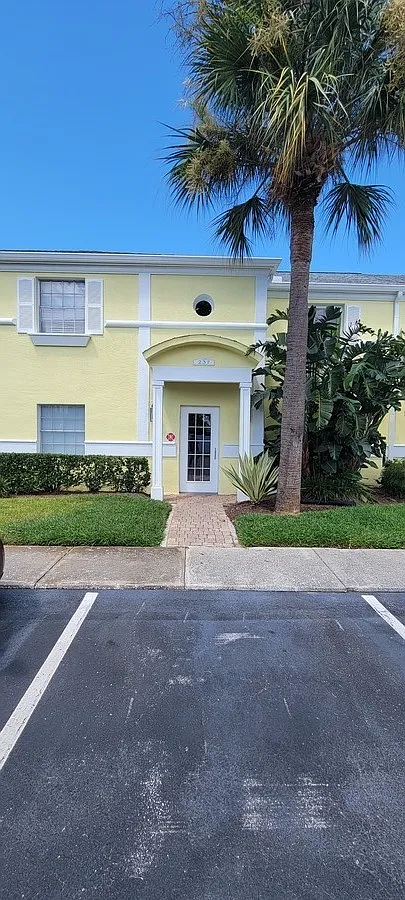 Enjoy everyday island-style living in this light-filled 1BR/1BA unit featuring stunning water views — Photo 3