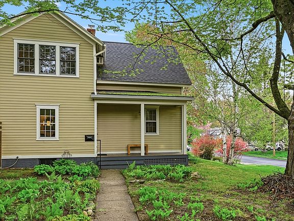 3rd image of 106 Chestnut St