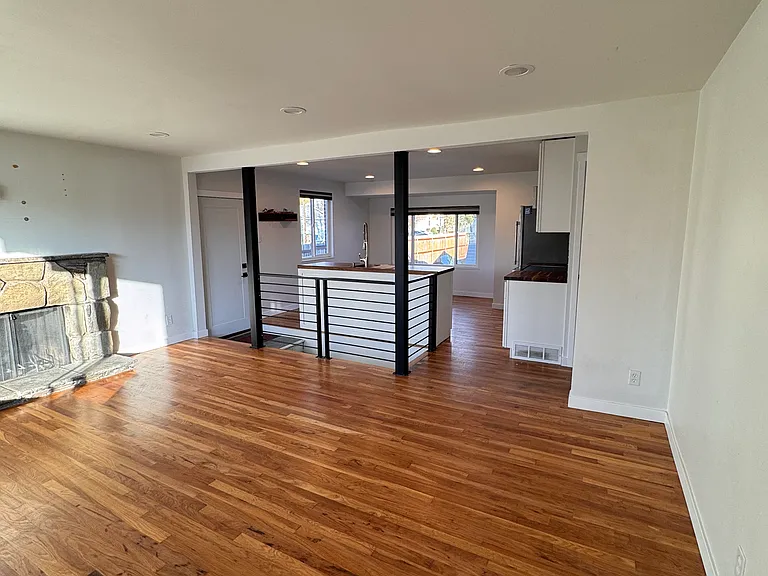 605 S Emery St — Photo 2