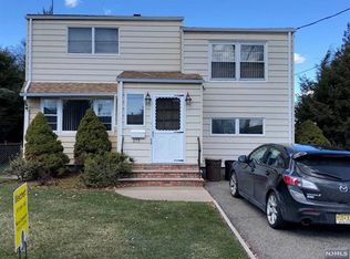 273 Hayes Dr, Saddle Brook, NJ 07663