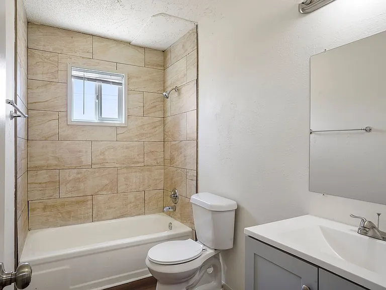 984 E Saxony Dr — Photo 12