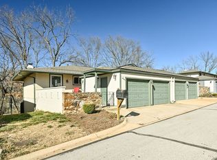 835 Knickerbacker Dr, Ballwin, MO 63021