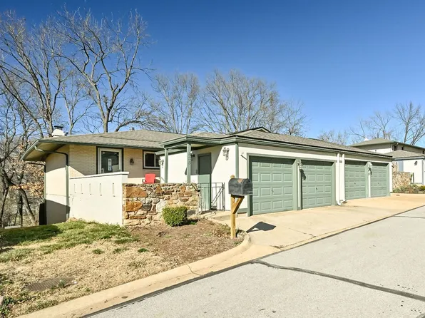 835 Knickerbacker Dr, Ballwin, MO 63021