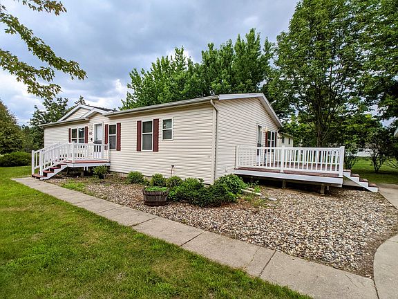 Southern exposure for LOTS of natural light!