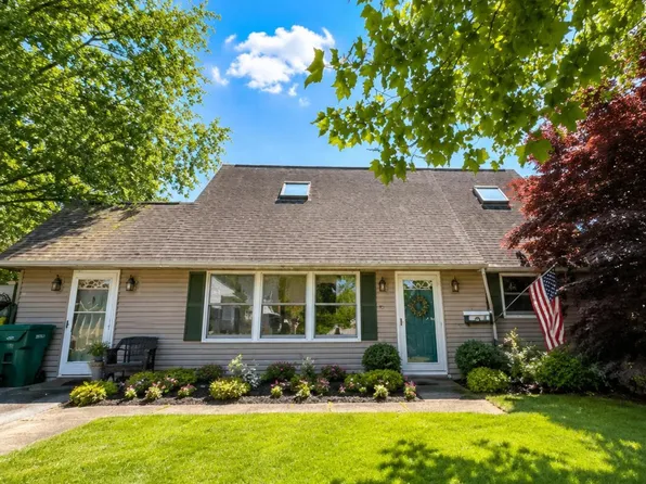 2 Quay Rd, Levittown, PA 19057