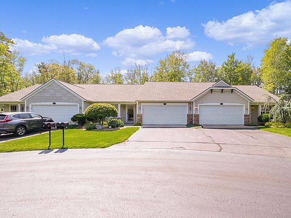 3rd image of 177 Woodslee Ct