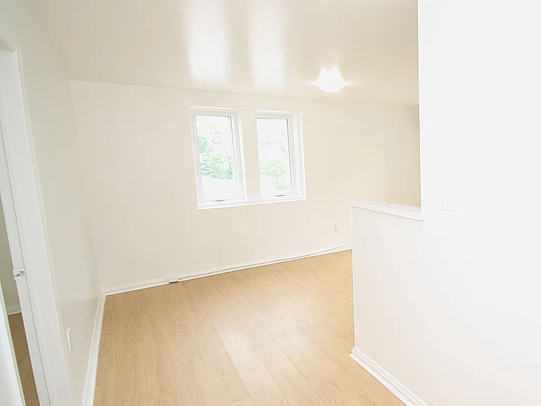 58 Queen St W #1 — Photo 1