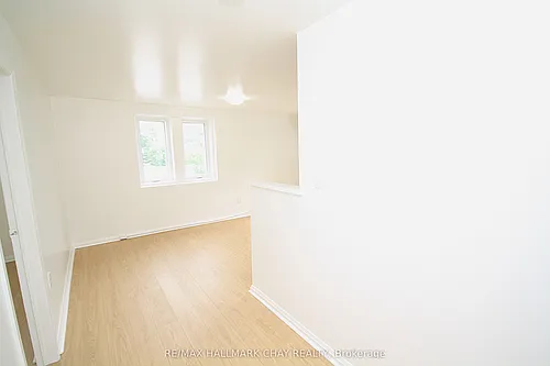58 Queen St W #1 Photo 1