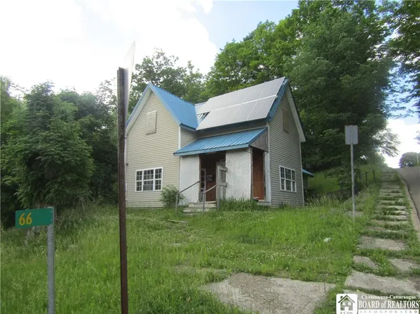 66 Waverly St, Cattaraugus, NY 14719