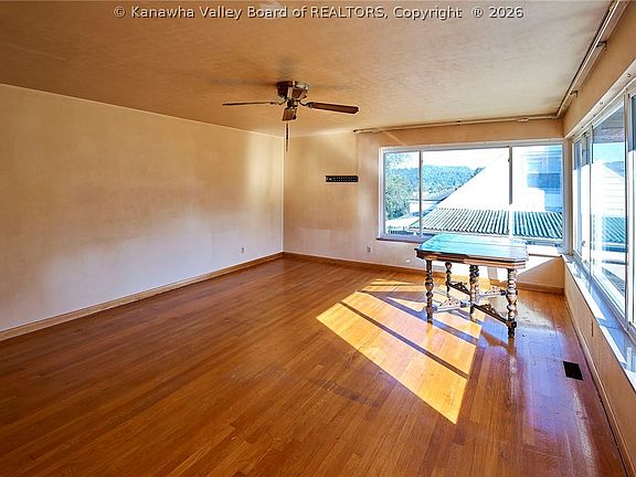 3rd image of 839 Observatory Dr