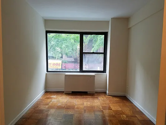 Rented by Manhattan Apartment Organization | media 36