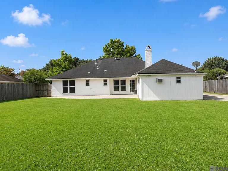13523 Willowridge Ave — Photo 2