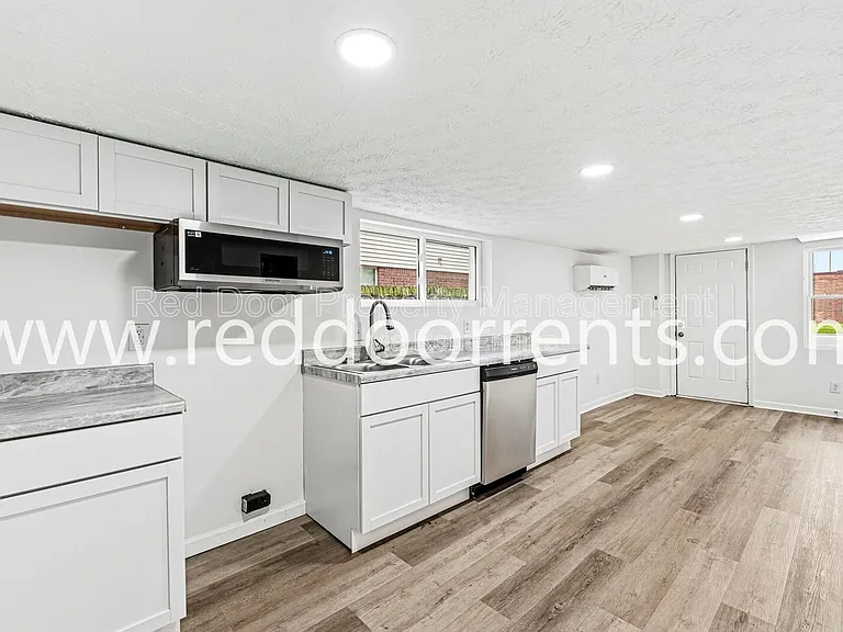 389 N Main St #F — Photo 4