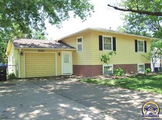3124 SW Crest Dr, Topeka, KS 66614