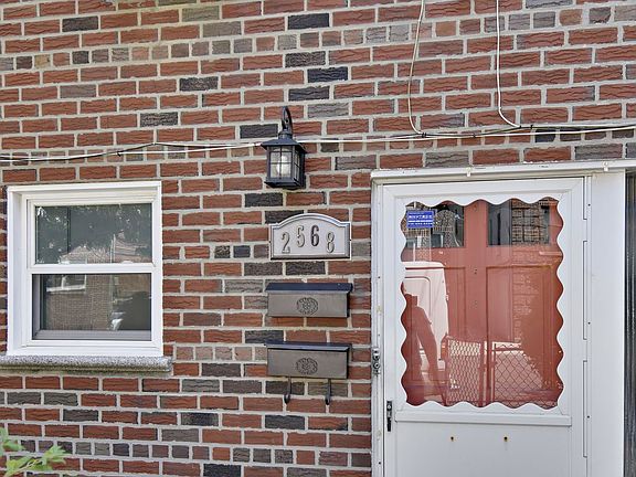 2nd image of 2568 Colden Ave
