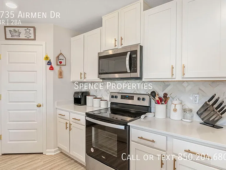4735 Airmen Dr — Photo 6