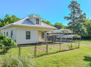 604 W Foster St, Hugo, OK 74743