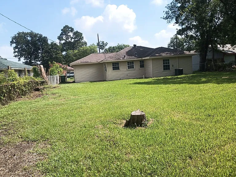 9026 Lake Forest Blvd — Photo 13
