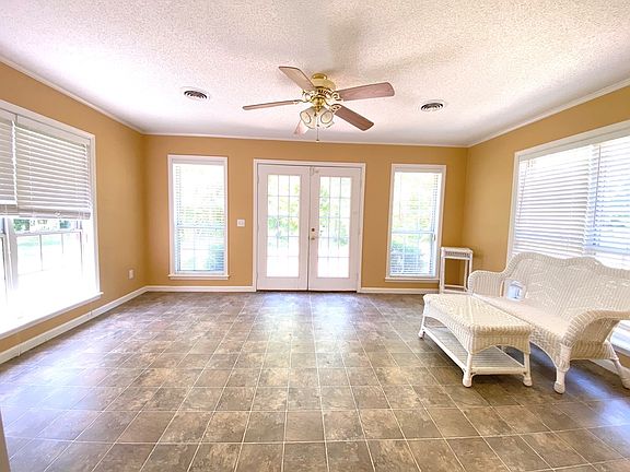 3rd image of 157 Wildwood Dr