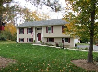 17 Riverdale Rd, Southampton, MA 01073