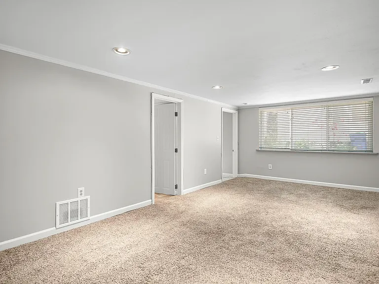 721 Montego Dr — Photo 17
