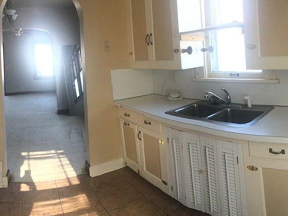 3rd image of 807 11th St NE