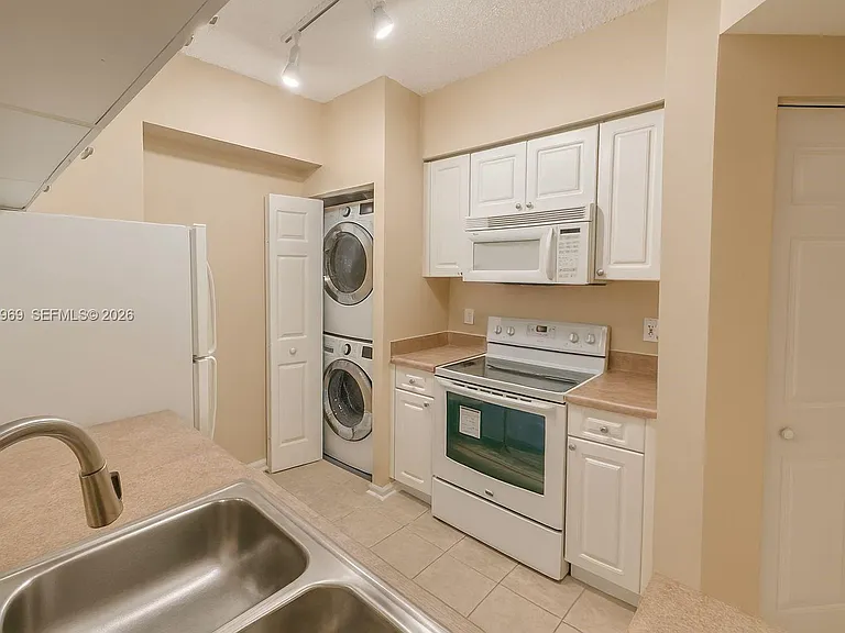 17150 N Bay Rd #2122 — Photo 14