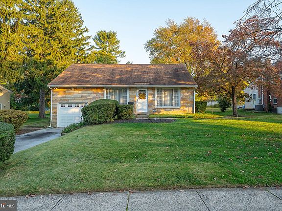 2nd image of 7 Lincoln Ln